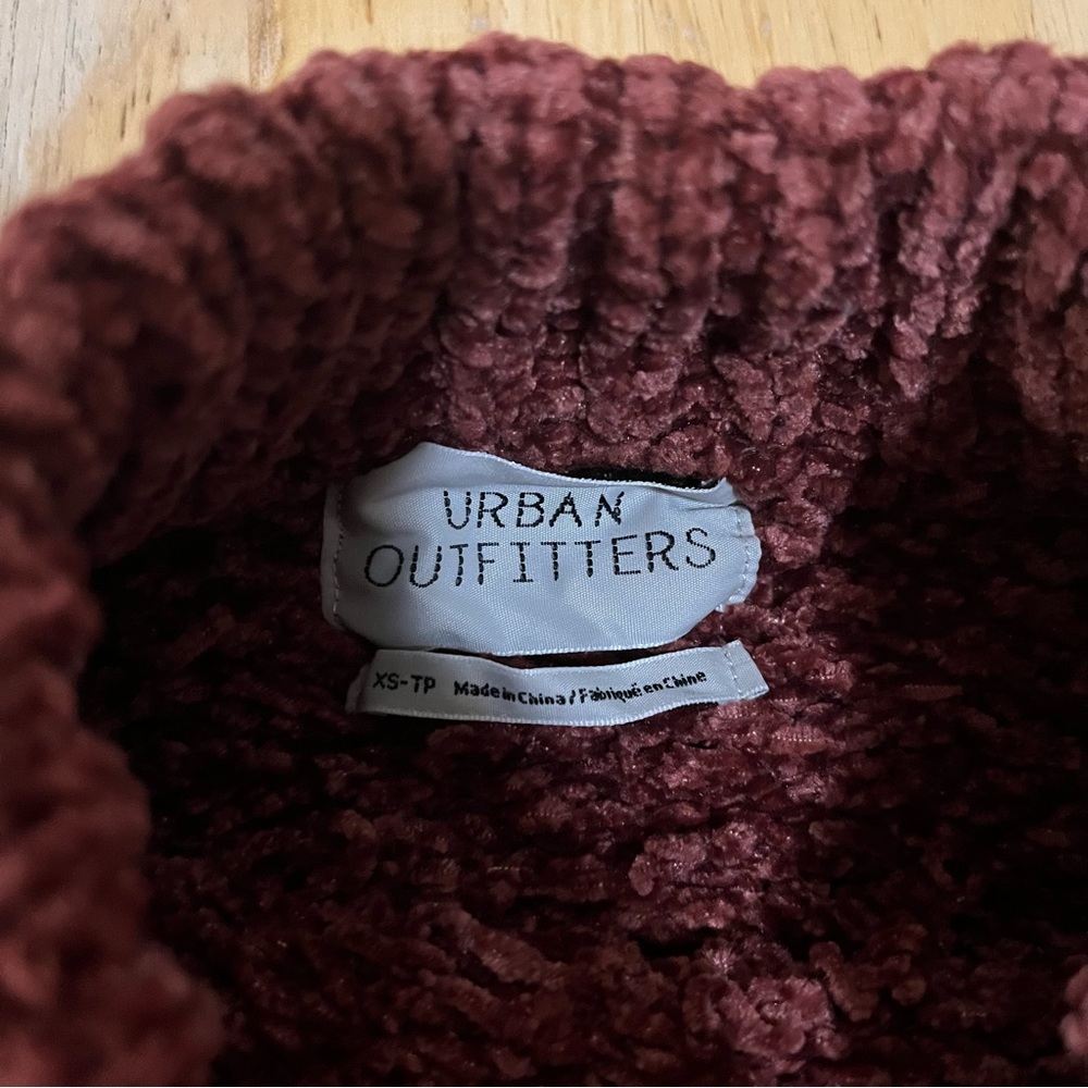 Urban Outfitters Textured Mock Neck Long Sleeve - Picture 4 of 6